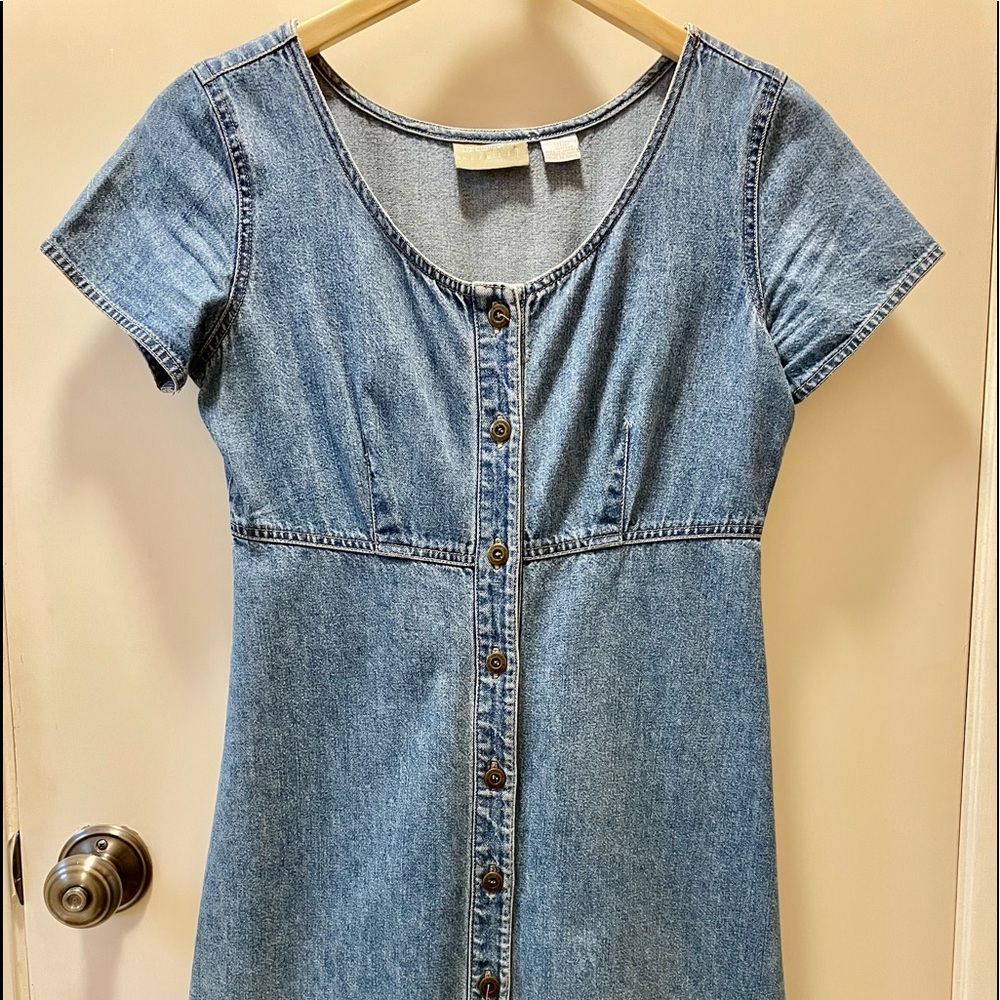 Liz Claiborne - Vintage Liz Wear Distress Blue Denim Dress. 💕